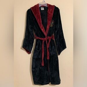 Harry Potter Wizarding World Gryffindor Unisex Bath Robe Black/Burgundy Youth L